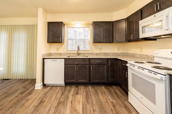 Modern Kitchen With Custom Cabinet at Village of Pine Run Apartments & Townhomes*, Baltimore, MD, 21244